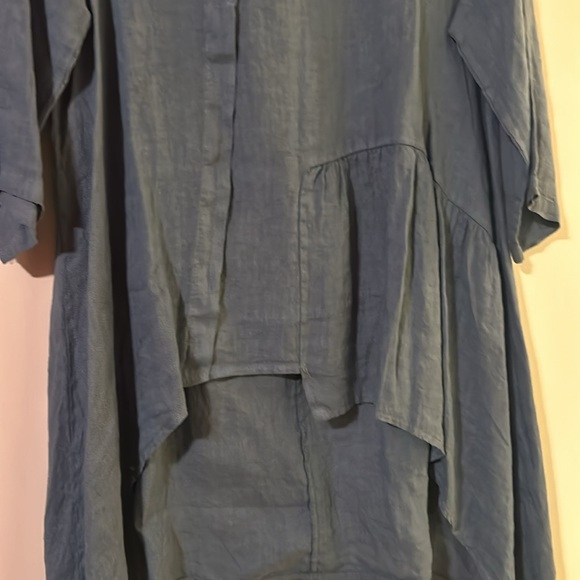 High quality linen tunic in denim blue by Devitalia, fits size small to medium. - Picture 2 of 4